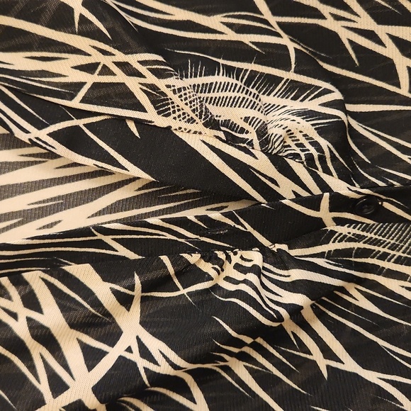 JTLA California Women's Black and Cream/Tan Monotone Forest Print Top Size SP - Picture 11 of 12